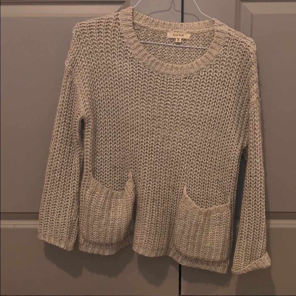 Sweater with pockets
